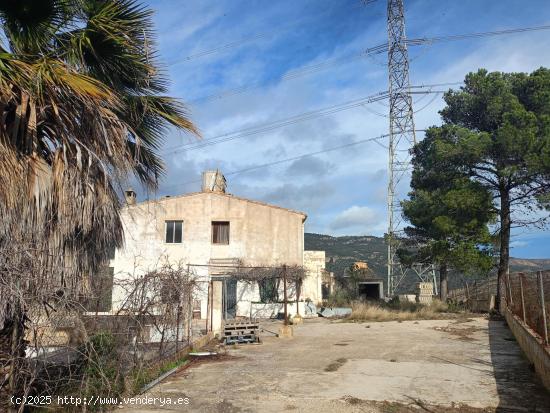 TERRENO CON GRAN CASA A LA VENTA EN CORTES DE PALLÁS, EN EL INTERIOR DE VALENCIA - VALENCIA