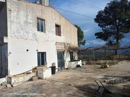 TERRENO CON GRAN CASA A LA VENTA EN CORTES DE PALLÁS, EN EL INTERIOR DE VALENCIA - VALENCIA