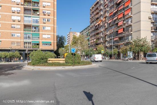 Ático de 142 m2, garaje y trastero en Alminares con grandes vistas panorámicas. Piscina comunitari