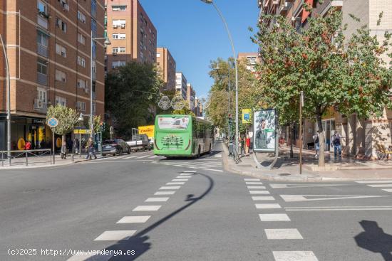 Ático de 142 m2, garaje y trastero en Alminares con grandes vistas panorámicas. Piscina comunitari