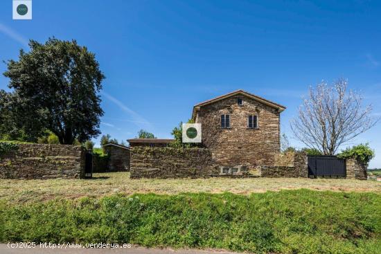 Espectacular casa Rectoral con gran parcela, varios anexos y hórreo - A CORUÑA