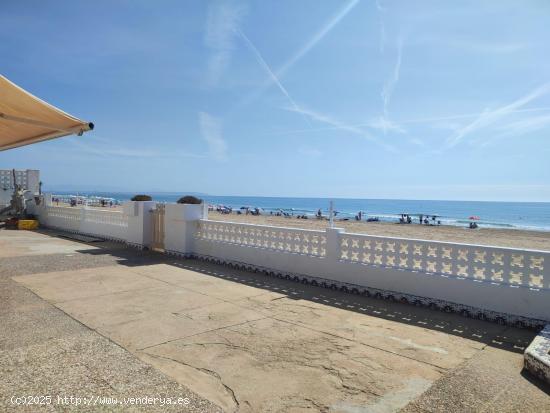 Fantástico chalet en primera línea en Guardamar del Segura, Alicante, Costa Blanca - ALICANTE