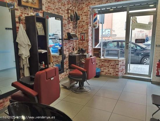 SE TRASPASA PELUQUERÍA - BARBERÍA EN LA CALLE TUCUMÁN - ZONA ENSANCHE / DIPUTACIÓN - ALICANTE