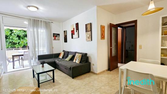 Bonito piso con graqn terraza y piscina comunitaria en la playa de Cunit a 60 metros del mar - TARRA