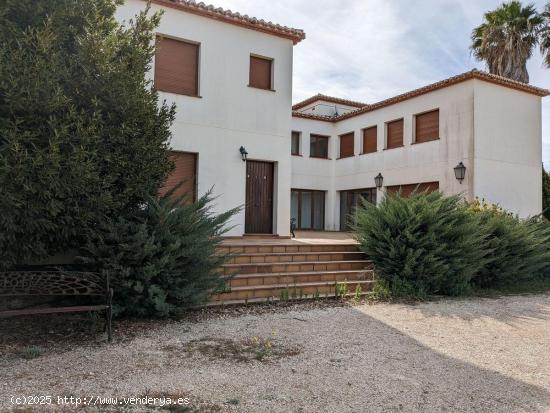 Villa en Moraira con nueve habitaciones, y mas de 10.000 de m2 de terreno. - ALICANTE