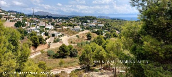 ATRACTIVO SOLAR URBANO de 1350m2 en urbanización de lujo entre Calpe y Moraira