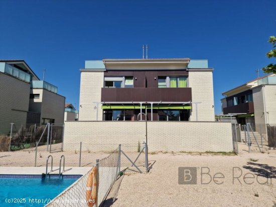 EN ALQUILER PARA ESTUDIANTES, CHALET CON PISCINA EN VILLANUEVA DE LA CAÑADA (MADRID)