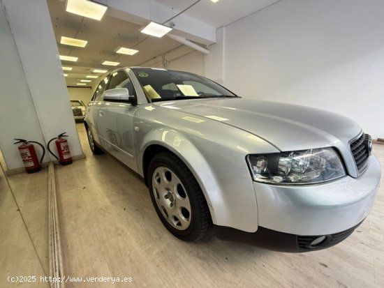 Audi A4 1.8 T - 