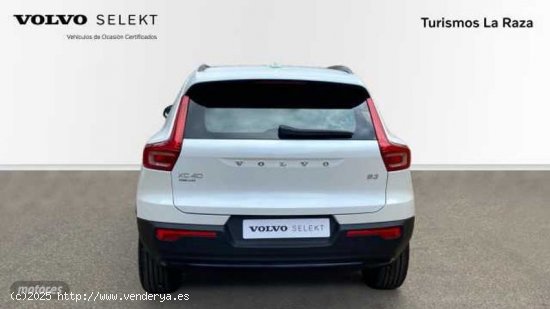 Volvo XC40 PLUS, B3, GASOLINA, DARK de 2024 con 5 Km por 39.900 EUR. en Sevilla