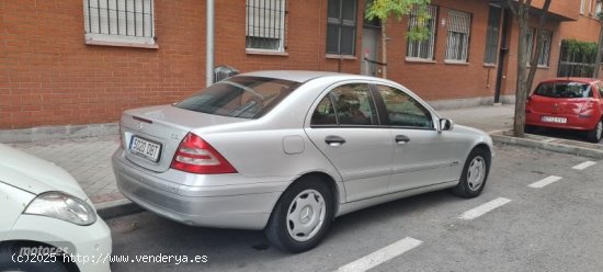 Mercedes 200 CDI de 2003 con 111.673 Km por 5.500 EUR. en Madrid