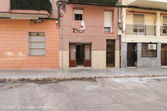 LOCAL COMERCIAL EN VENTA, 76 m2, UN BAÑO, UN PATIO DE LUZ, OPORTUNIDAD, ¡¡INFORMATE!! - ALICANTE