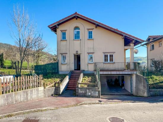 Chalet Independiente en Soto-Iruz, Santiurde de Toranzo: Tu Rincón de Paz - CANTABRIA