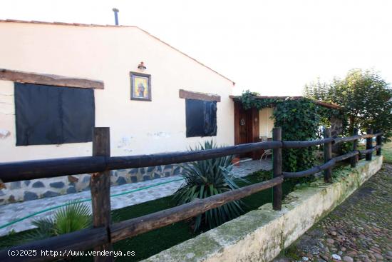 RÚSTICA DE REGADIO CON 3 VIVIENDAS NAVE Y OTRAS EDIFICACIONES - BADAJOZ