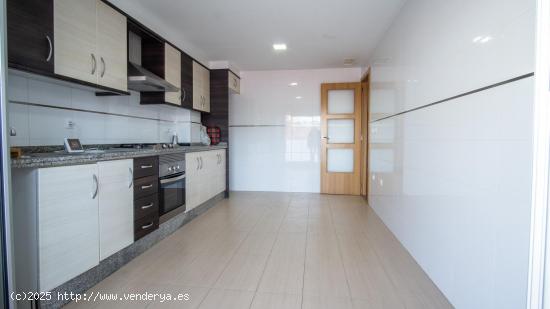 Piso céntrico zona Plaza Castelar de Elda, con garaje incluído. - ALICANTE