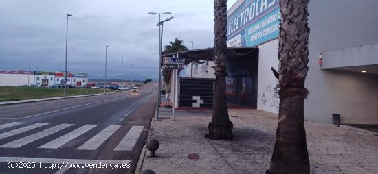 LOCAL EN VENTA CENTRO COMERCIAL LAS CUMBRES DON BENITO - BADAJOZ