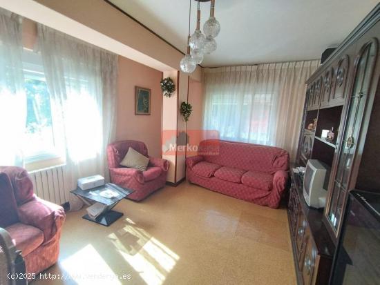 SE VENDE PISO AMPLIO Y LUMINOSO EN BECERREA - LUGO