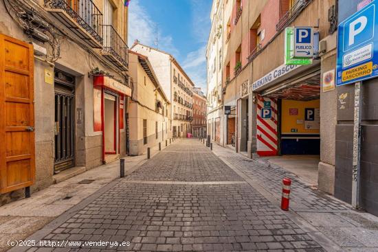  ^**^CÓMODO PISO A DOS CALLES DEL RASTRO EN EL BARRIO DE LAVAPIÉS LISTO PARA ENTRAR E VIVIR O CONTI 