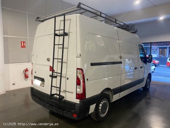 Renault Master Furgon T L2H2 3500 Bl dCi 99kW 135CV - GARANTIA FÁBRICA 08/2025 - Barcelona