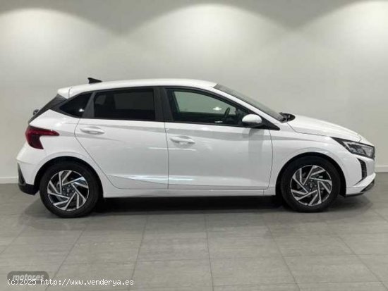 Hyundai i20 1.0 TGDI Klass 100 de 2024 con 6.600 Km por 17.900 EUR. en Barcelona