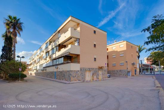 FANTASTICO APARTAMENTO A 3 MINUTOS ANDANDO DE LA PLAYA, VENGA A VERLO - ALICANTE