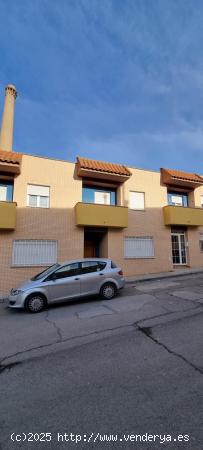 Venta de unifamiliar adosado en Épila - ZARAGOZA