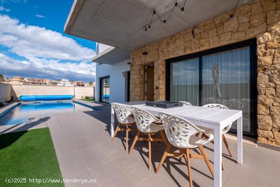 Villa independiente en Ciudad Quesada, - ALICANTE