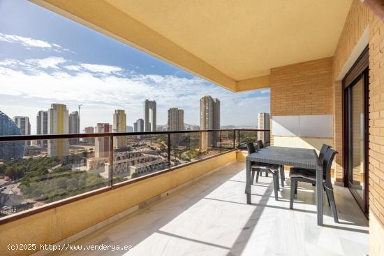 PISO DE DOS DORMITORIOS, CON DOS BAÑOS, GARAJE Y TRASTERO EN BONITA URBANIZACIÓN. - ALICANTE