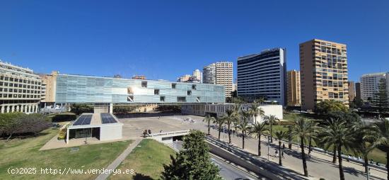 GRAN PISO EN PLENO CENTRO CON GARAJE Y TRASTERO - ALICANTE