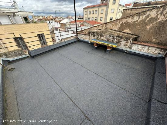 EDIFICIO EN VENTA EN LA CALLE MENACHO BADAJOZ - BADAJOZ