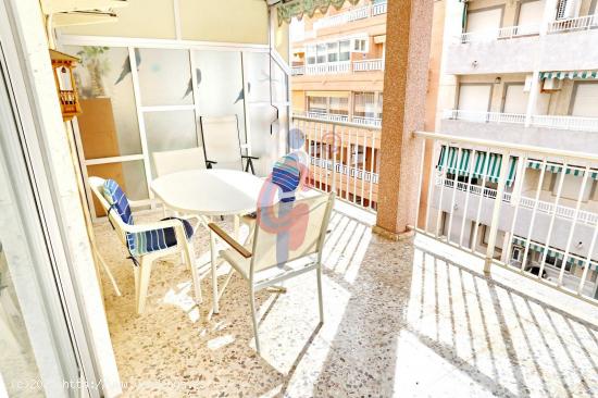 En venta piso de 3 dormitorios con amplia terraza y vistas laterales al mar - ALICANTE