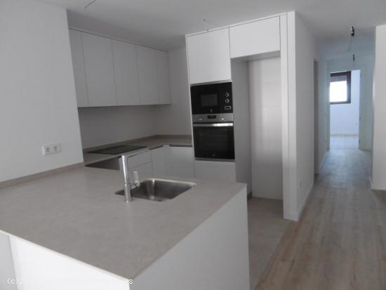 PISO NUEVO DE DOS HABITACIONES CON GARAJE Y TRASTERO - CASTELLON