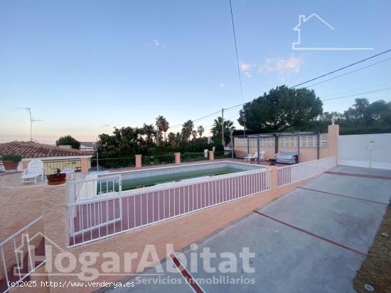 BONITO CHALET CON GARAJE, PISCINA Y JARDÍN - VALENCIA