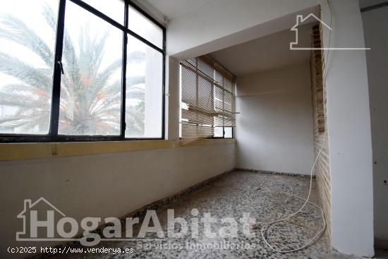 ¡OPORTUNIDAD DE INVERSIÓN! EXTERIOR CON TERRAZA ACRISTALDA EN ZONAS UNIVERSITARIAS - VALENCIA