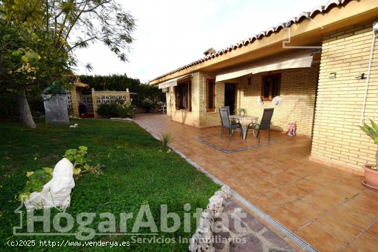 IMPRESIONANTE CHALET CON PISCINA PRIVADA, TERRAZA Y GRAN JARDÍN - VALENCIA