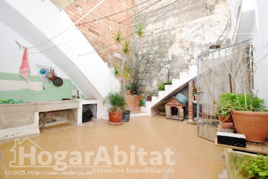 ¡OPORTUNIDAD! AMPLIA CASA CON TERRAZA CERCA DE LA CTRA DE DENIA - VALENCIA