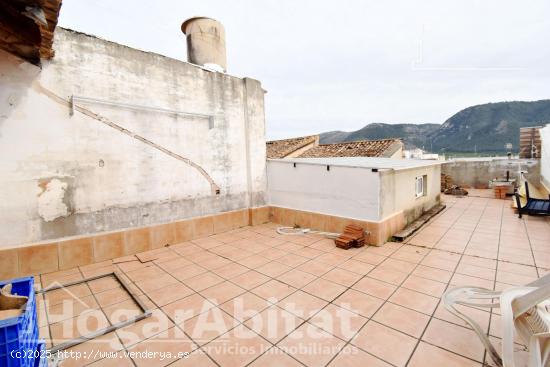 ¡OPORTUNIDAD DE INVERSIÓN! AMPLIA CASA CON GRAN TERRAZA Y PARCELA - VALENCIA