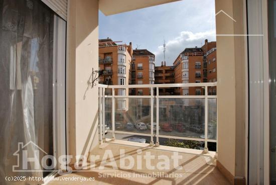 EXTERIOR Y MUY LUMINOSO CON TERRAZA Y GARAJE EN EL CENTRO - ALICANTE