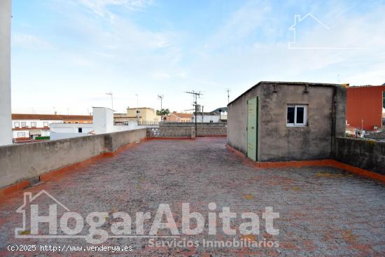 GRAN CASA DE PUEBLO ESQUINERA CON TRASTERO Y TERRAZA - VALENCIA