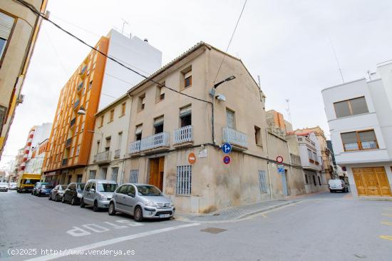 Casa esquinera en el corazón de Nules - CASTELLON