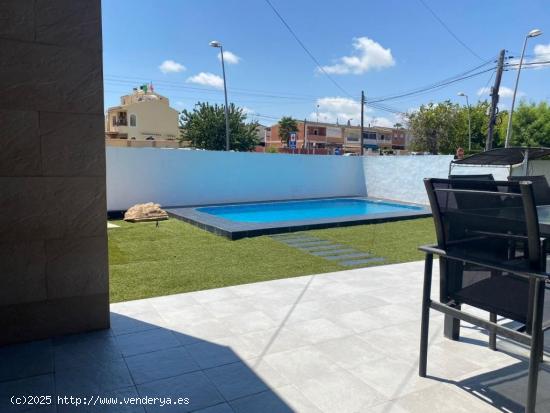 Preciosa Villa Reformada con Piscina en Los Balcones, Torrevieja - ALICANTE