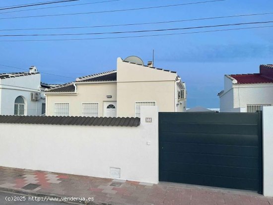 Chalet en venta en Torrevieja (Alicante)