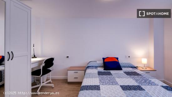 Habitación en piso compartido en Zaragoza - ZARAGOZA