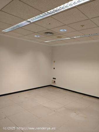 SE ALQUILA LOCAL COMERCIAL EN PLENO CENTRO PETRER - ALICANTE