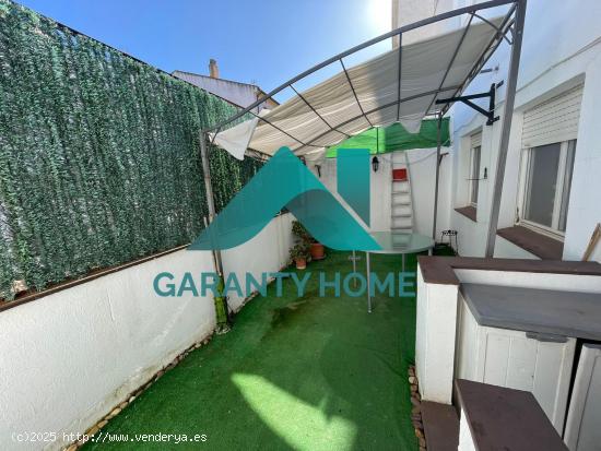  ¡SE VENDE O SE ALQUILA PISO CON AMPLIO PATIO EN ZONA PLAZA DE TOROS! 🏡✨ - CACERES 