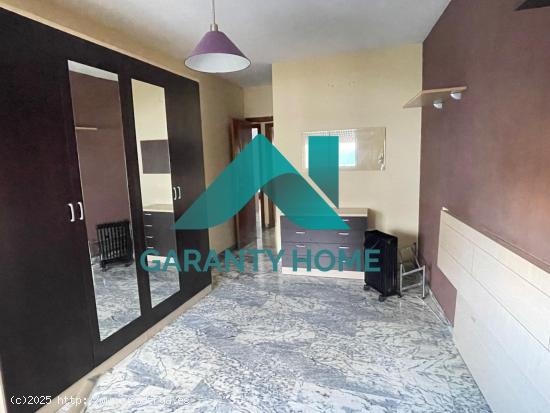 ¡SE VENDE O SE ALQUILA PISO CON AMPLIO PATIO EN ZONA PLAZA DE TOROS! 🏡✨ - CACERES