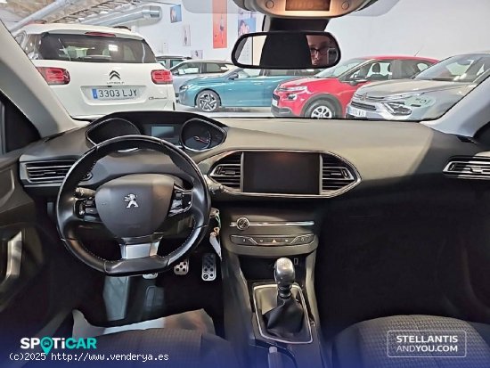 Peugeot 308  5p  1.2 PureTech 96KW (130CV) S&S Style - Barcelona