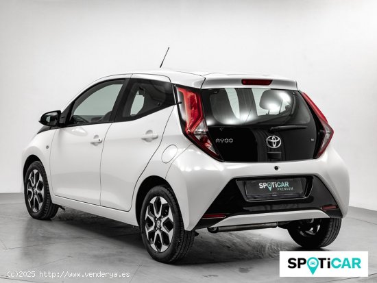 Toyota Aygo 1.0 70 x-play - 