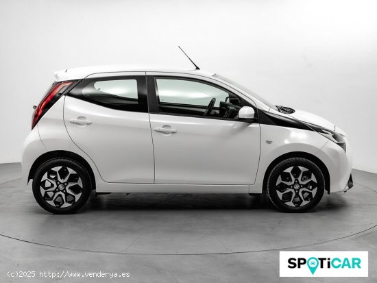 Toyota Aygo 1.0 70 x-play - 