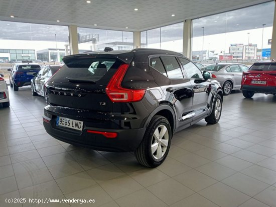 Volvo XC40   1.5 T3 Momentum Core - 