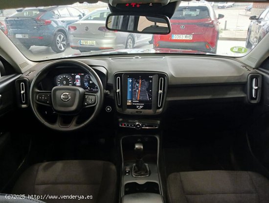 Volvo XC40   1.5 T3 Momentum Core - 